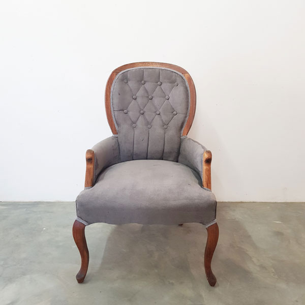 Button Queen Anne Chair