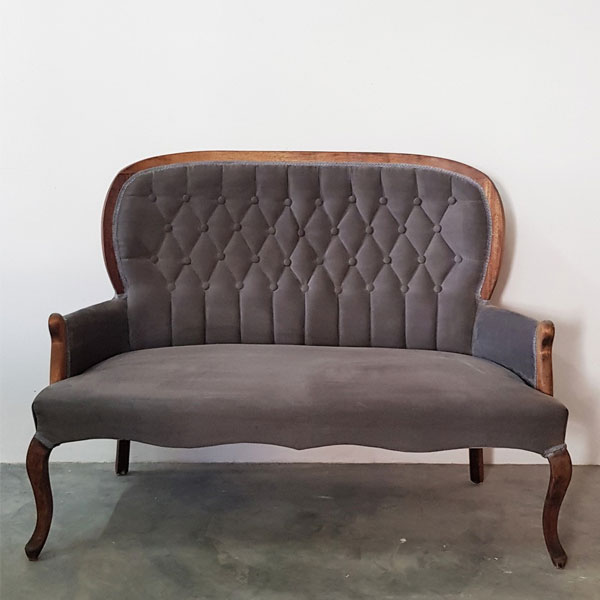 Button Queen Anne Couch